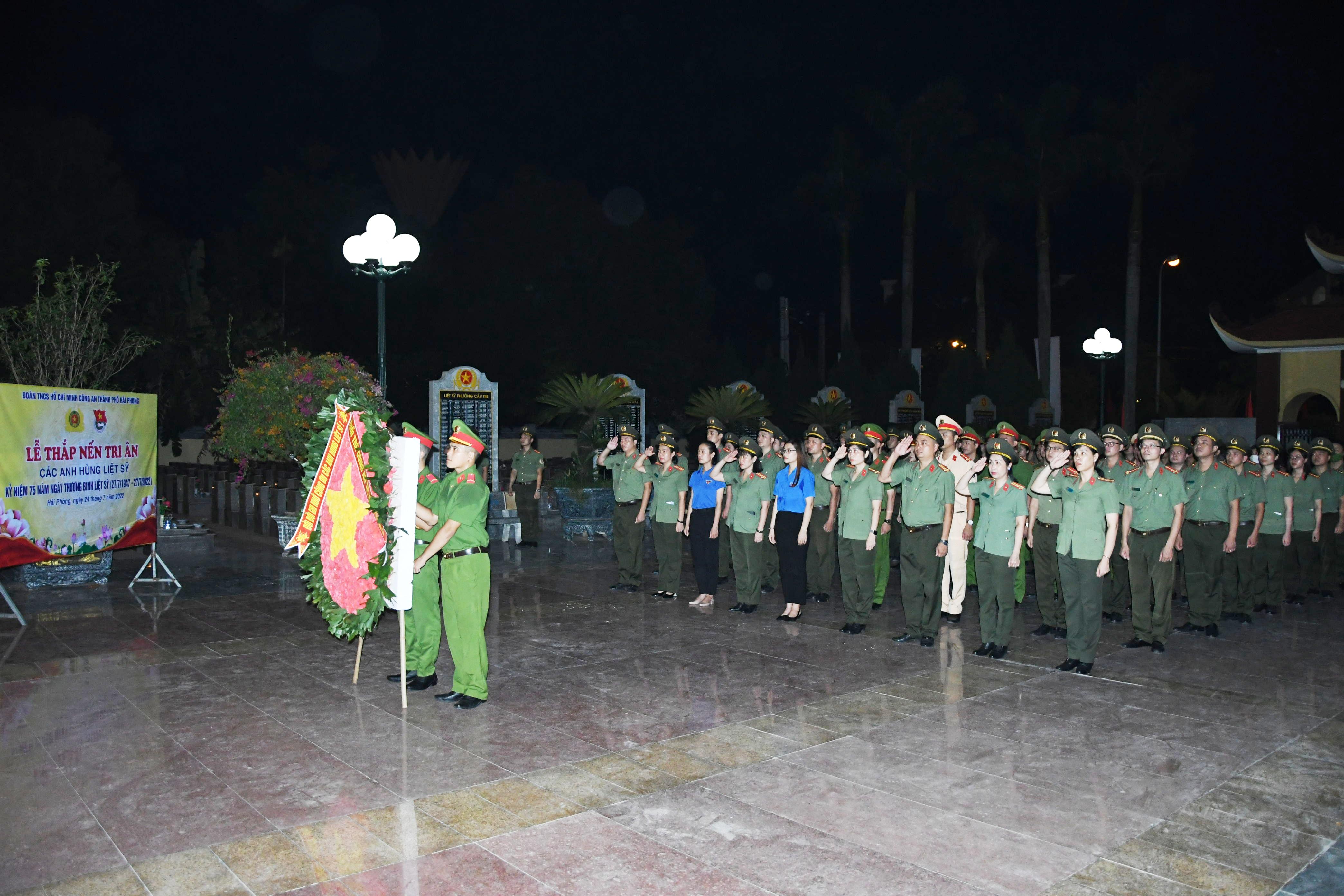 Đoàn Thanh niên CATP: Tổ chức chương trình “Thắp nến tri ân các Anh hùng, Liệt sĩ”